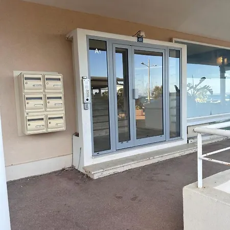 Premium Sea Front Apartment Le Lavandou