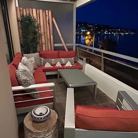 Premium Sea Front Apartment *