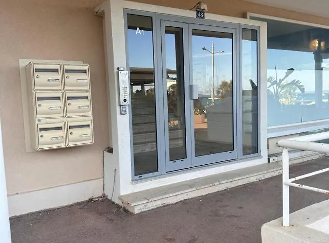 Premium Sea Front Apartment Le Lavandou