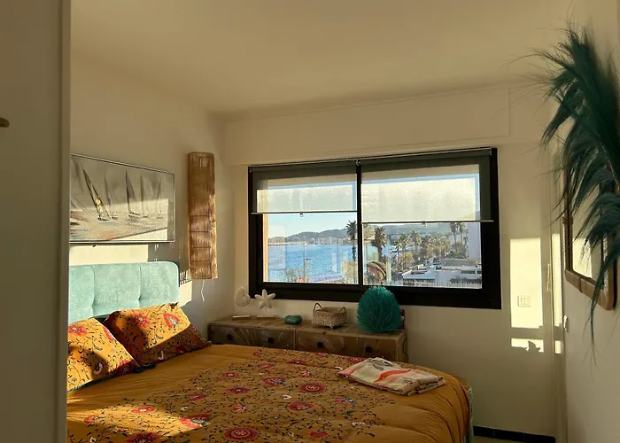 Premium Sea Front Apartment *